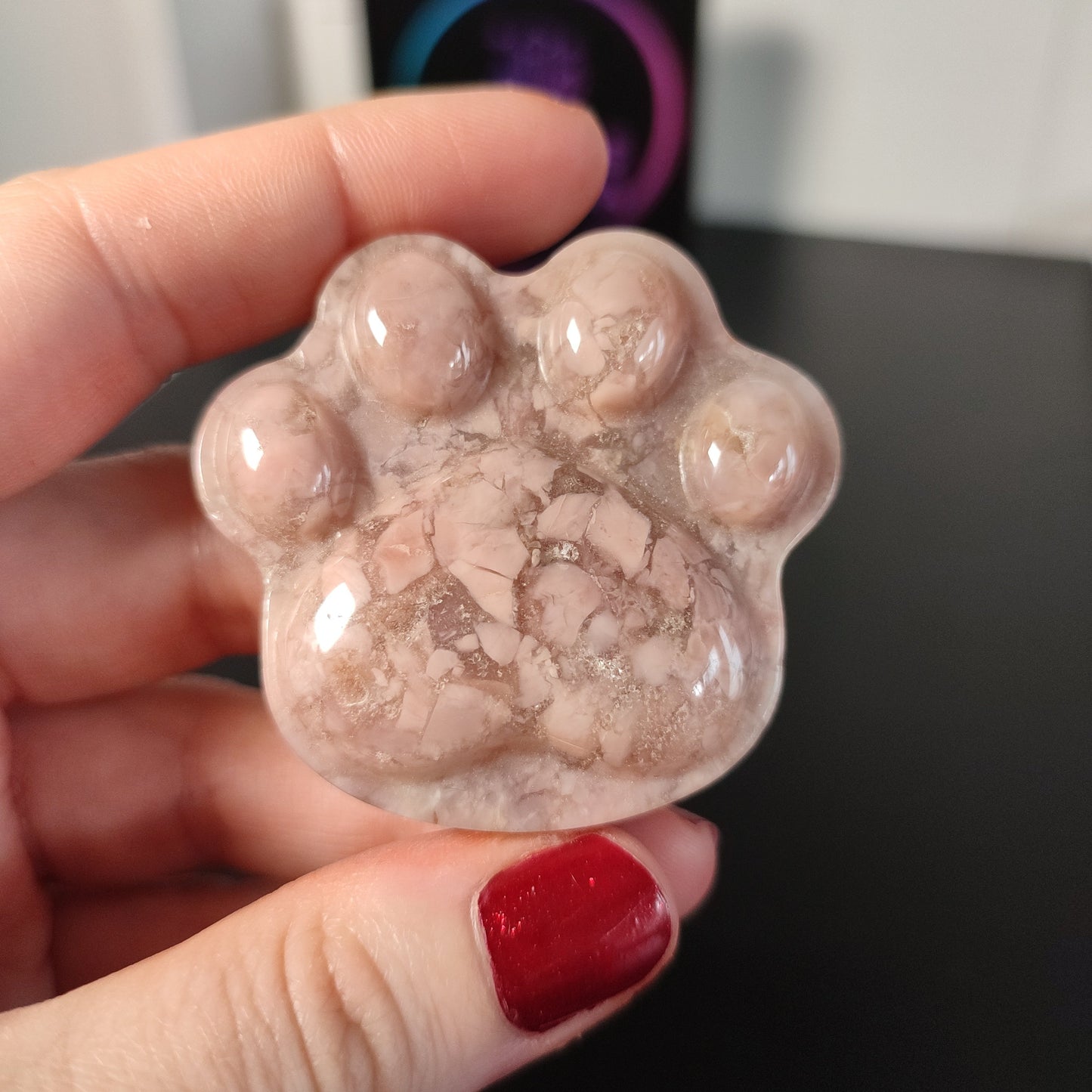 Huella Gato/Perro tallada en agata rosa
