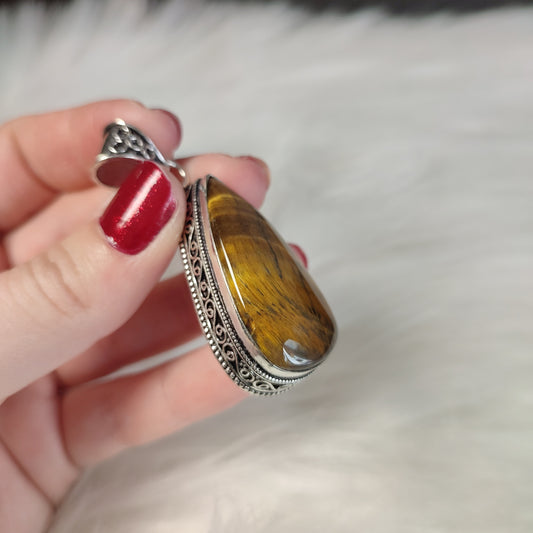 Colgante baño de plata con ojo de tigre