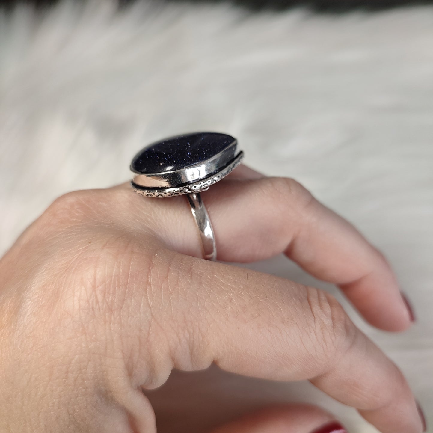 Anillo baño de plata con aventurina azul