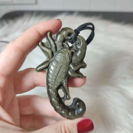 Escorpion obsidiana dorada