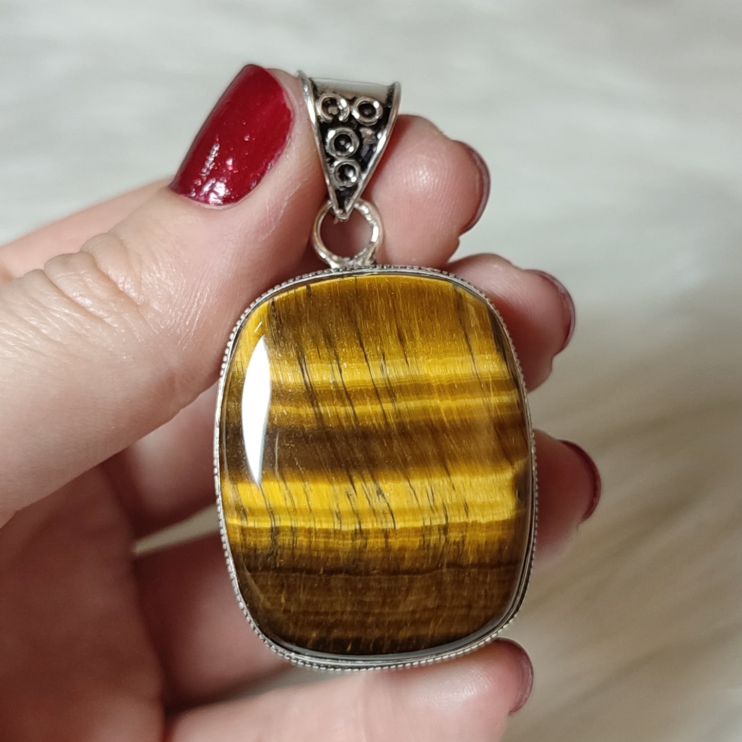 Colgante baño de plata con ojo de tigre