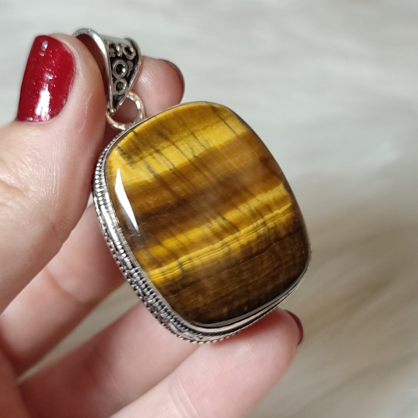 Colgante baño de plata con ojo de tigre