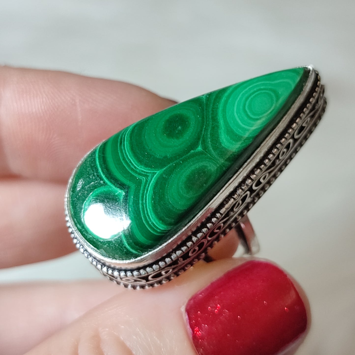 Anillo baño de plata con malaquita