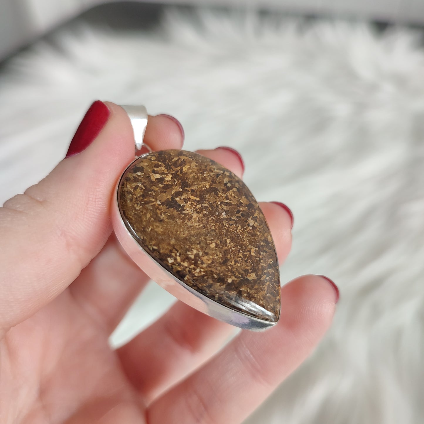 Colgante baño de plata con broncita