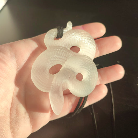 Colgante serpiente tallada en selenita alta calidad