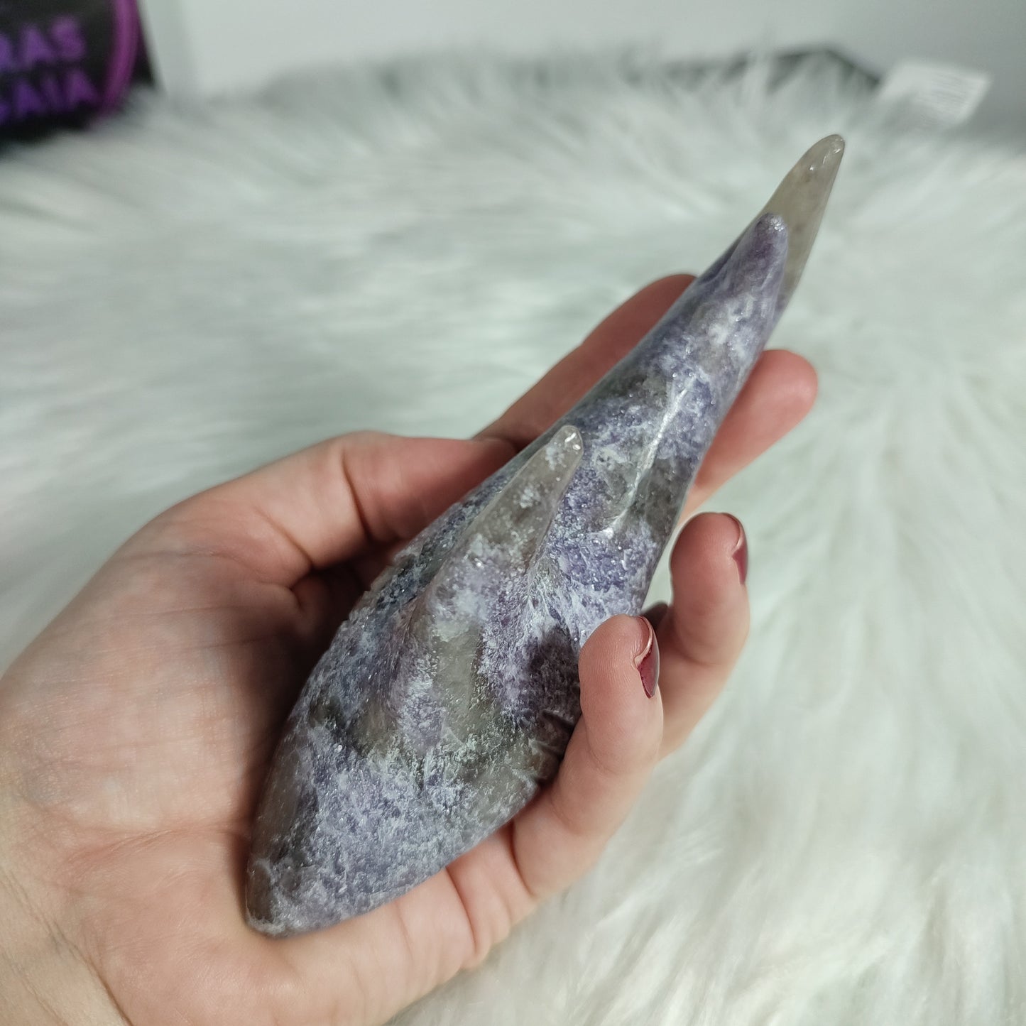 Espectacular tiburon piedra unicornio 291 gramos