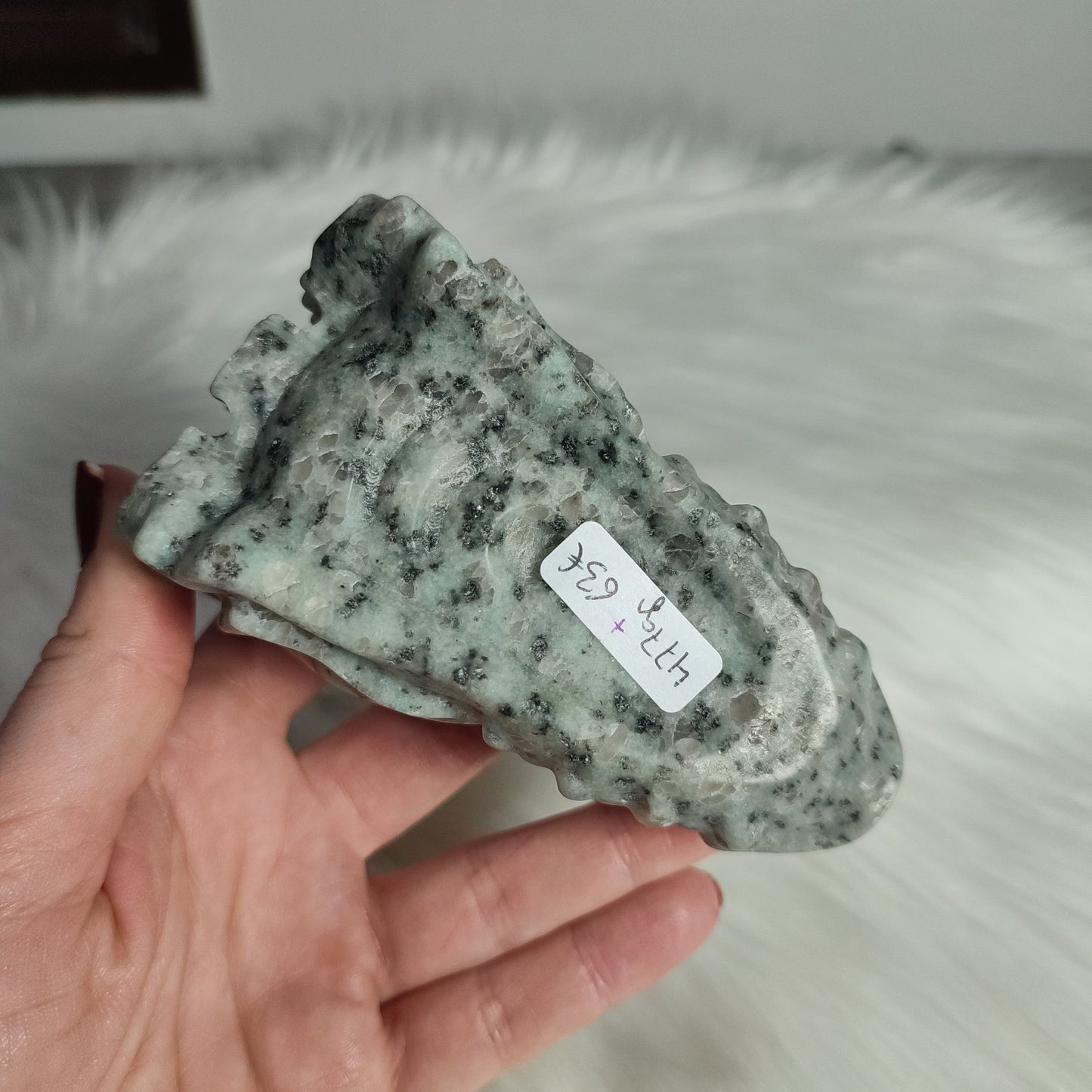 Cabeza dragón tallado en jaspe kiwi 476 gramos