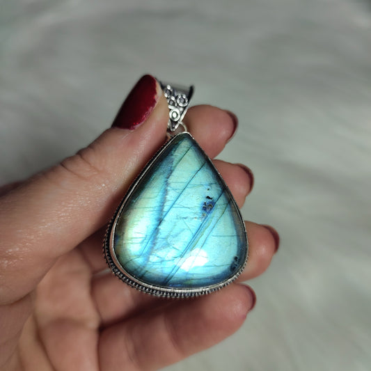 Colgante baño de plata con labradorita