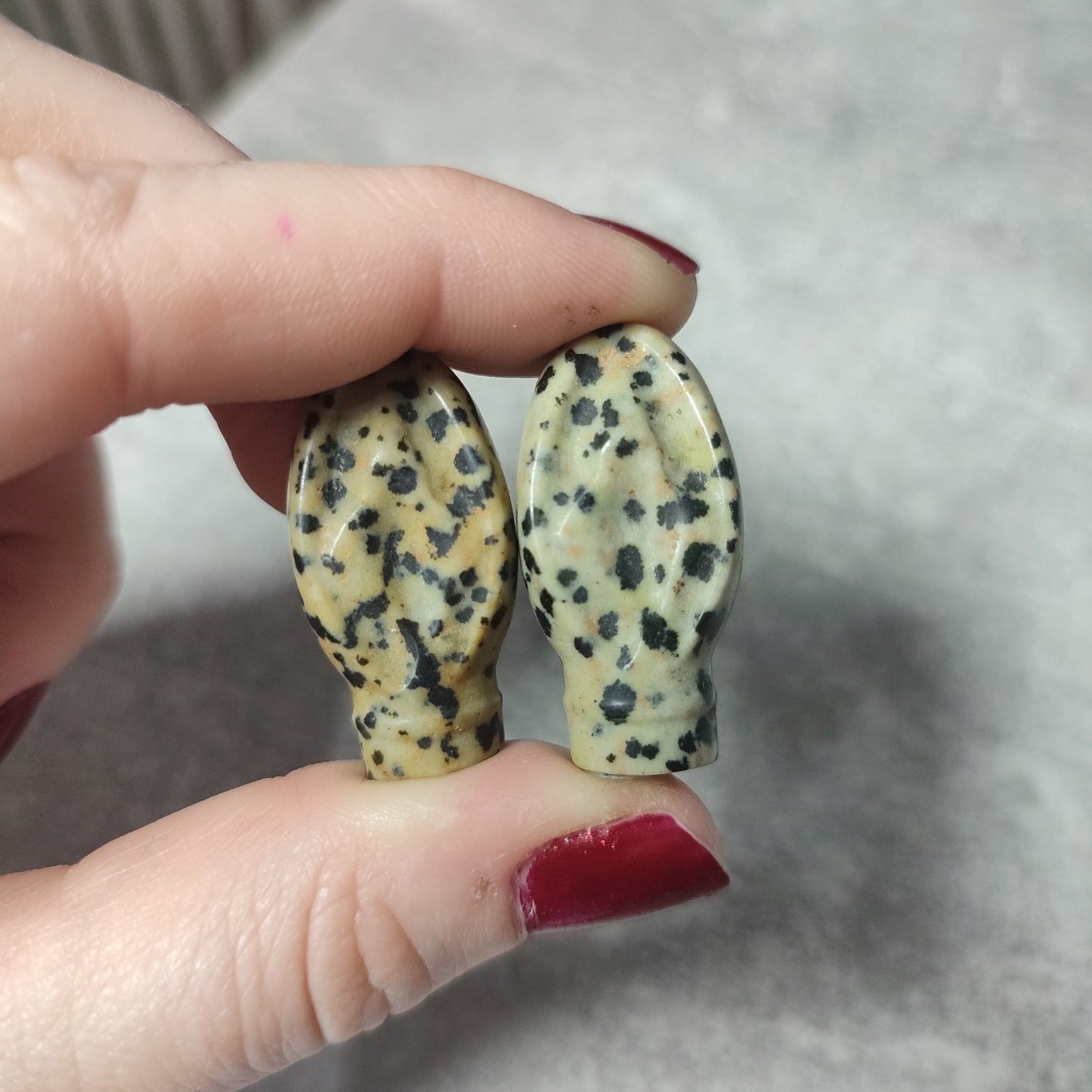 Vulva alias mollete tallada en diferentes minerales