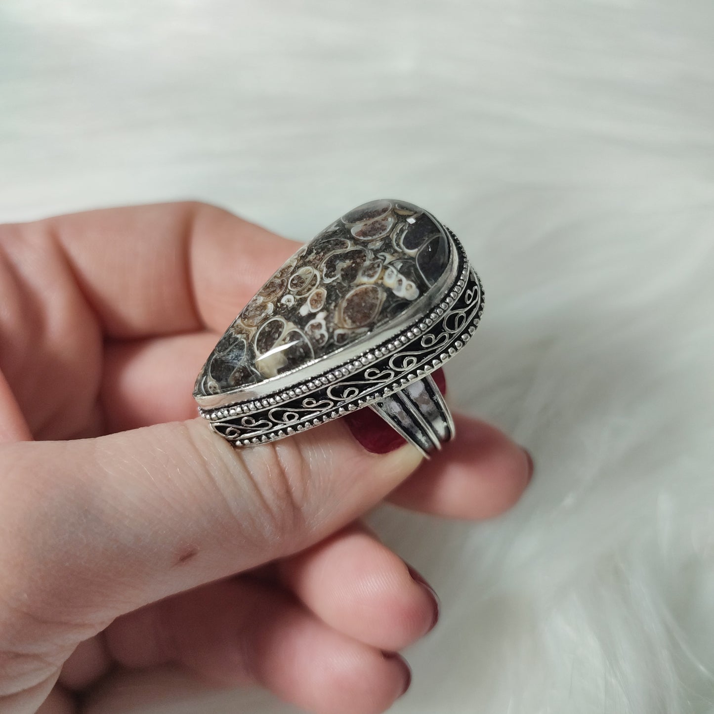 Anillo baño de plata con ágata turritella
