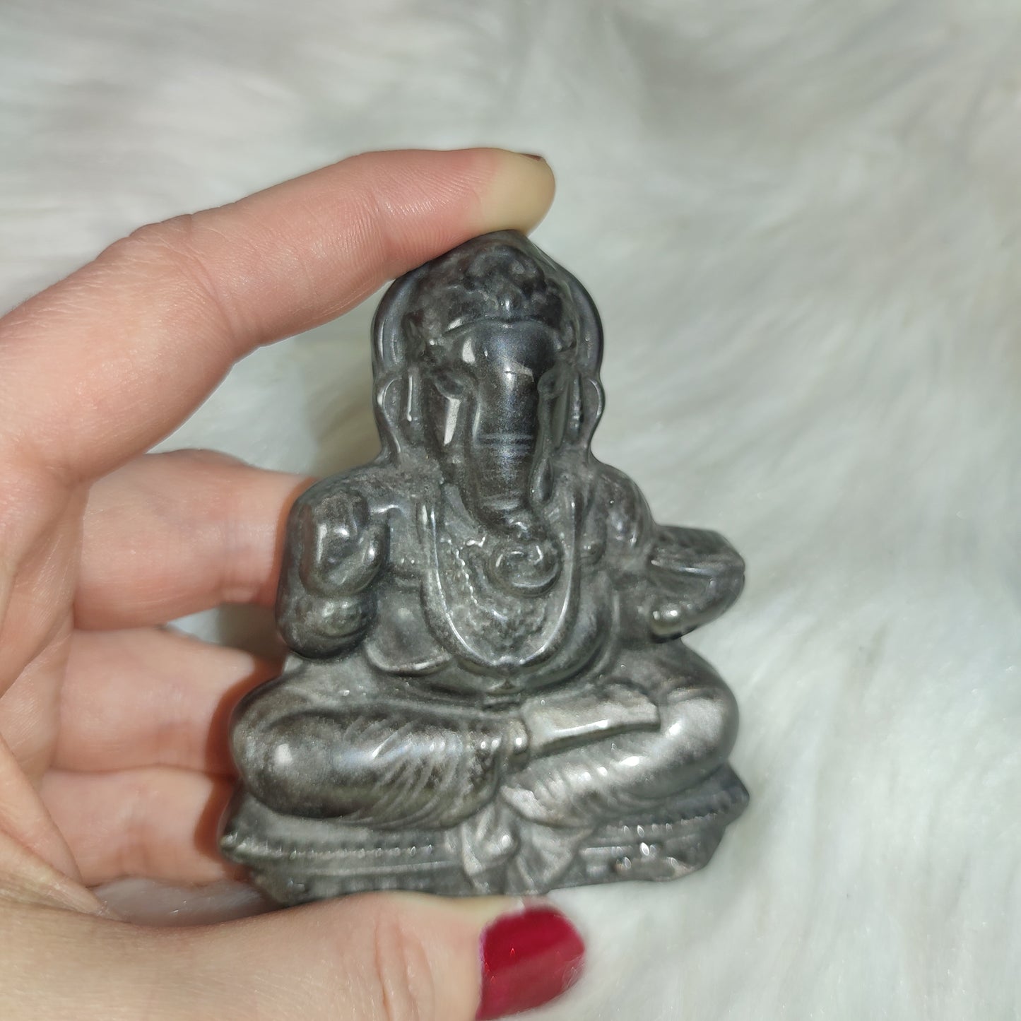 Ganesha tallada en Obsidiana plateada
