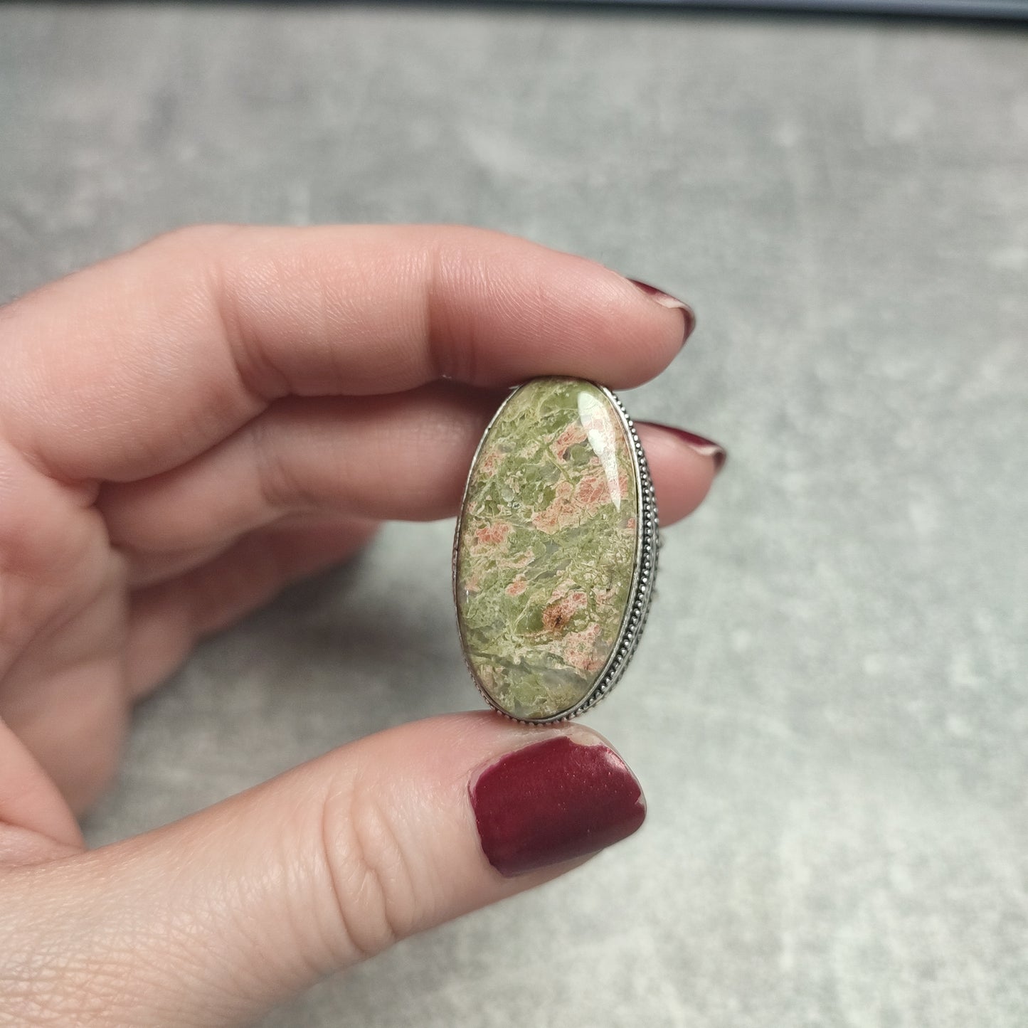 Anillo baño de plata con unakita