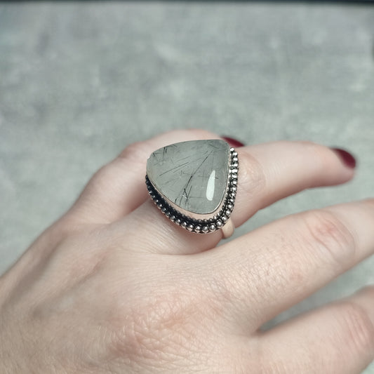 Anillo baño de plata con cuarzo con turmalina