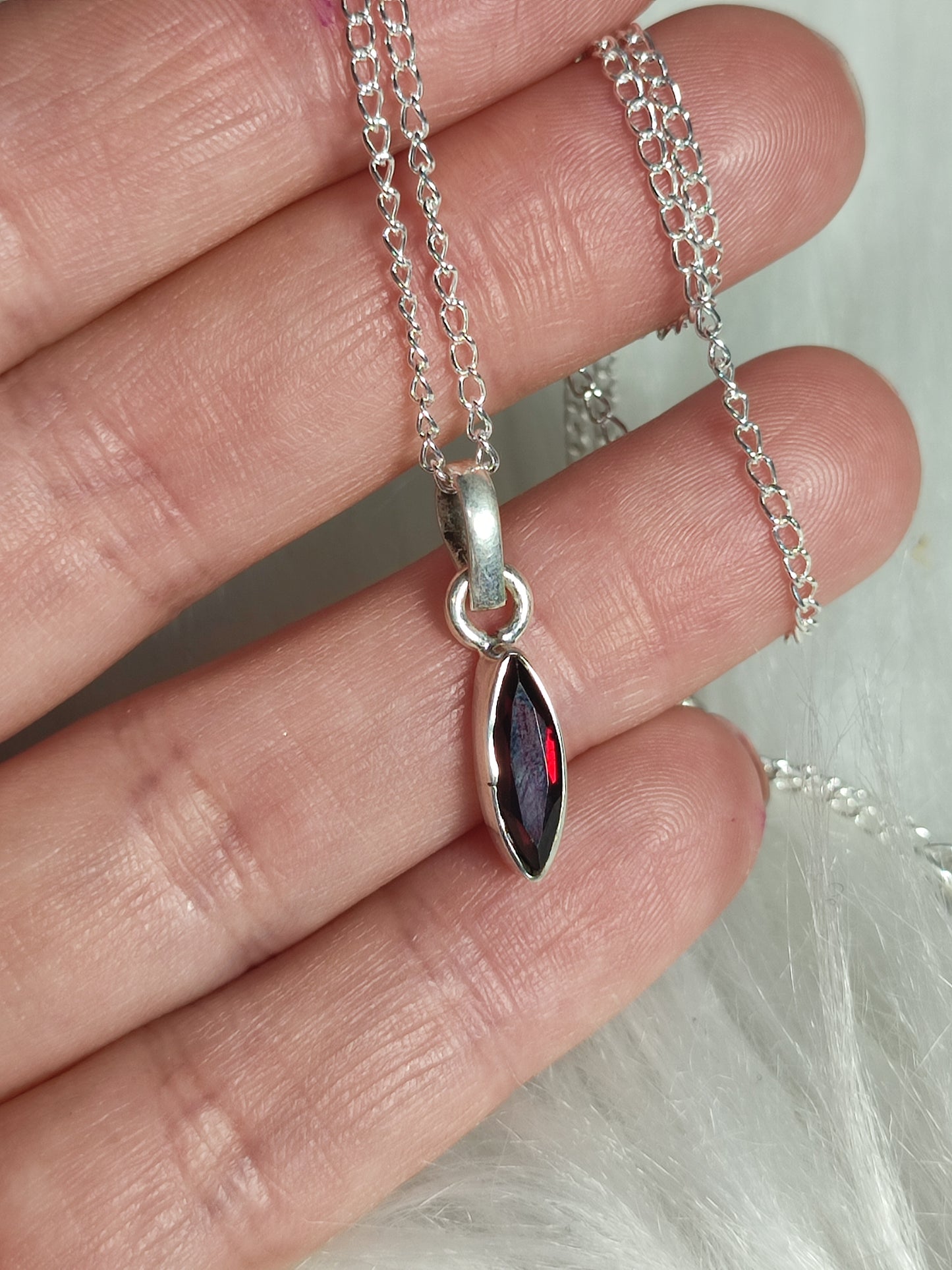 Colgante y cadena con granate plata de ley 925