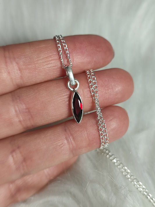 Colgante y cadena con granate plata de ley 925