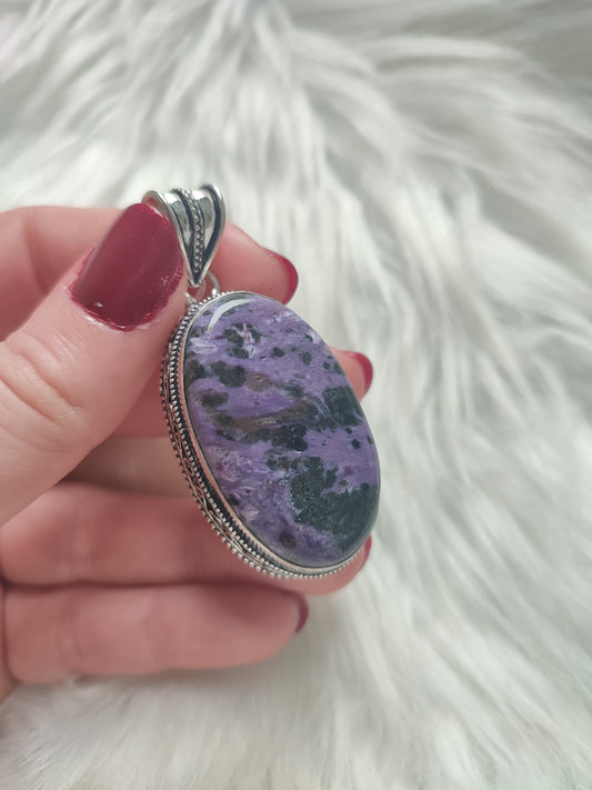 Colgante baño de plata con charoita