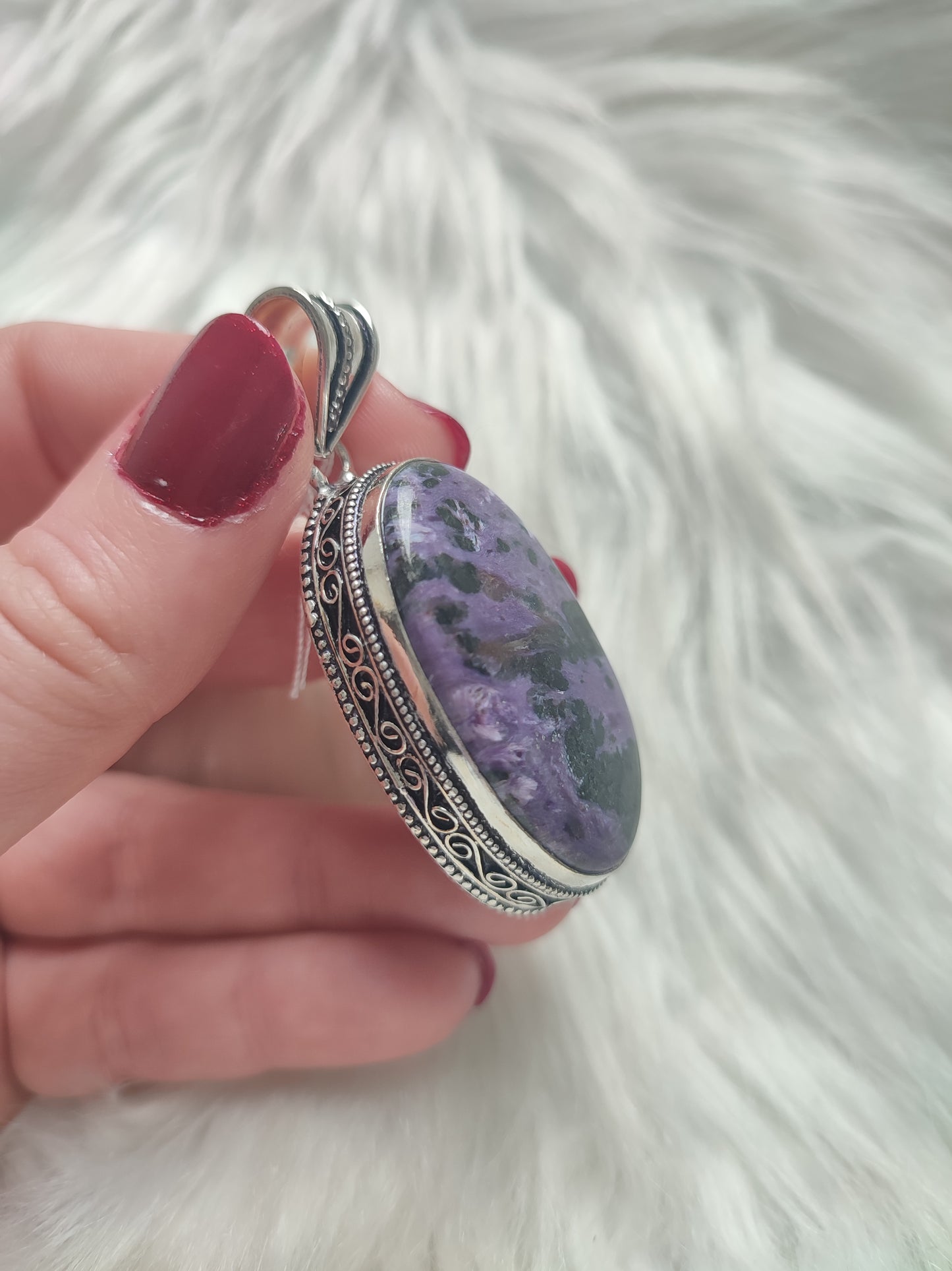 Colgante baño de plata con charoita