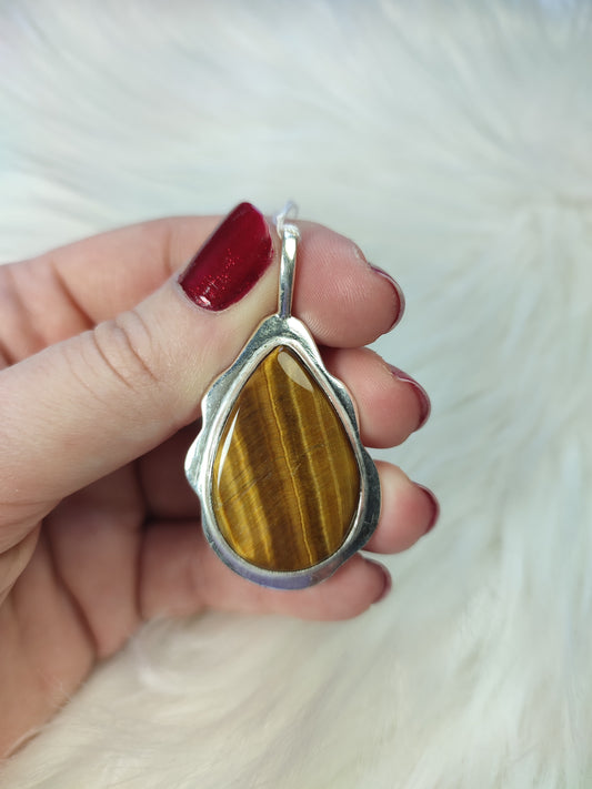 Colgante baño de plata con ojo de tigre