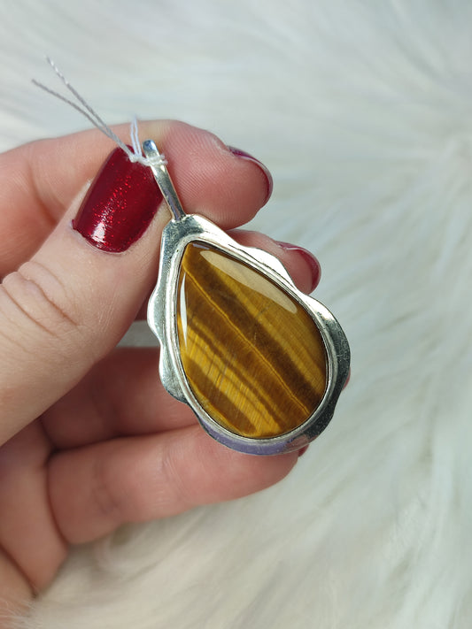 Colgante baño de plata con ojo de tigre