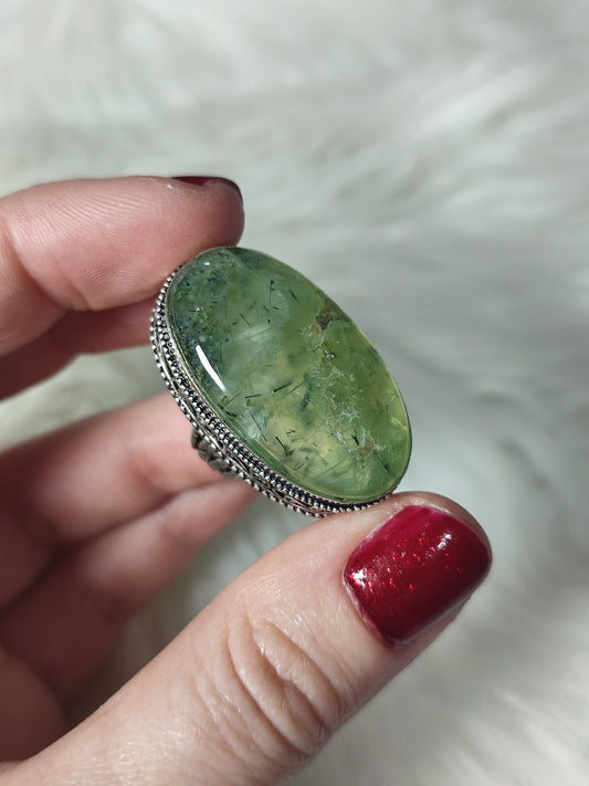 Anillo baño de plata con prehnita