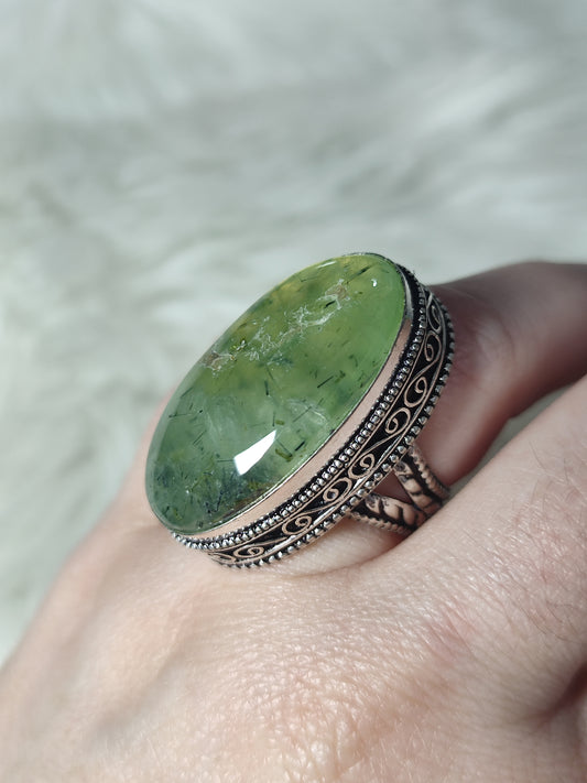 Anillo baño de plata con prehnita