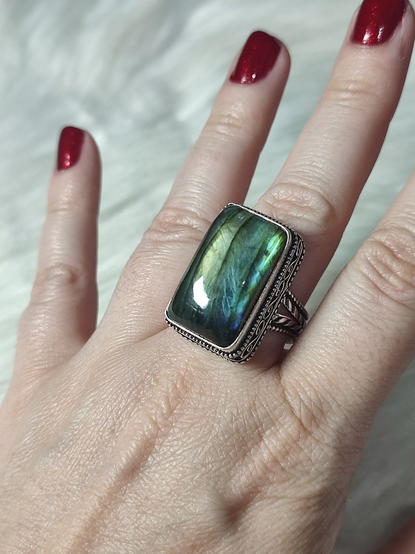 Anillo baño de plata con labradorita