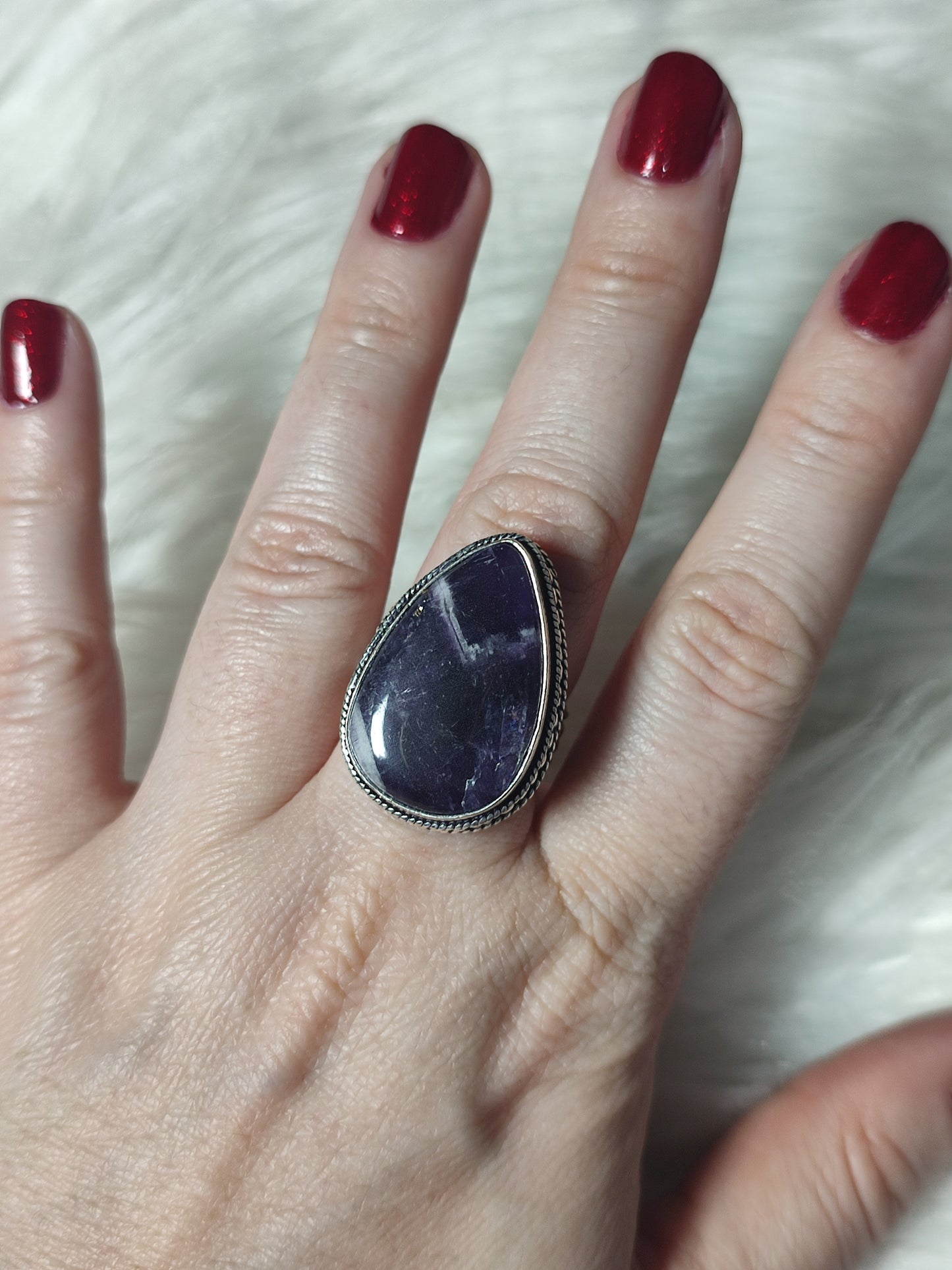 Anillo baño de plata con amatista chevron