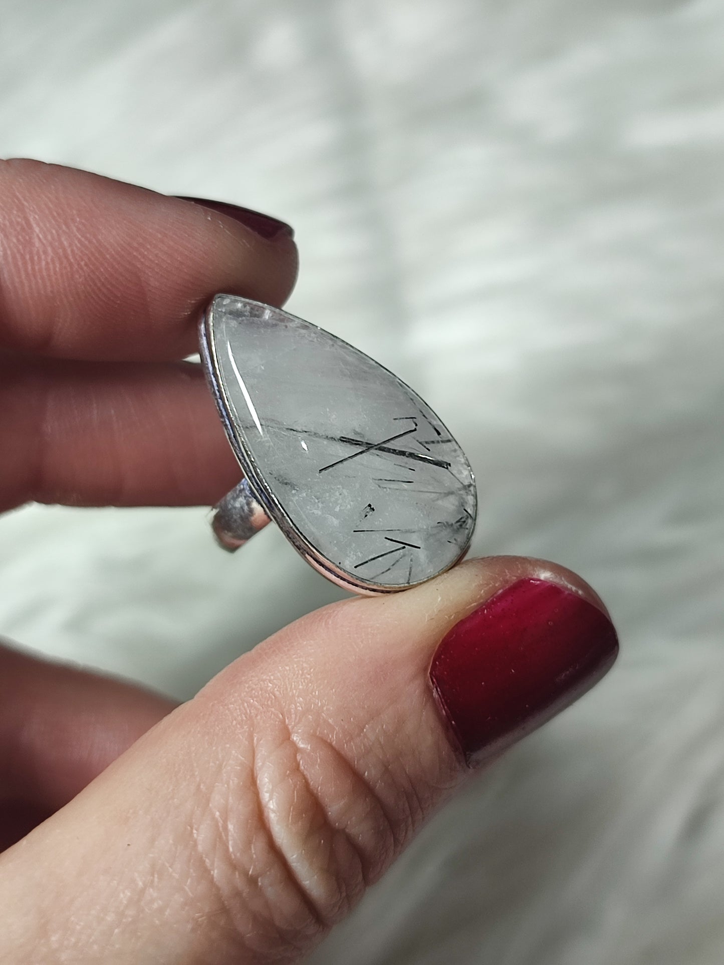 Anillo baño de plata con cuarzo turmalina negra