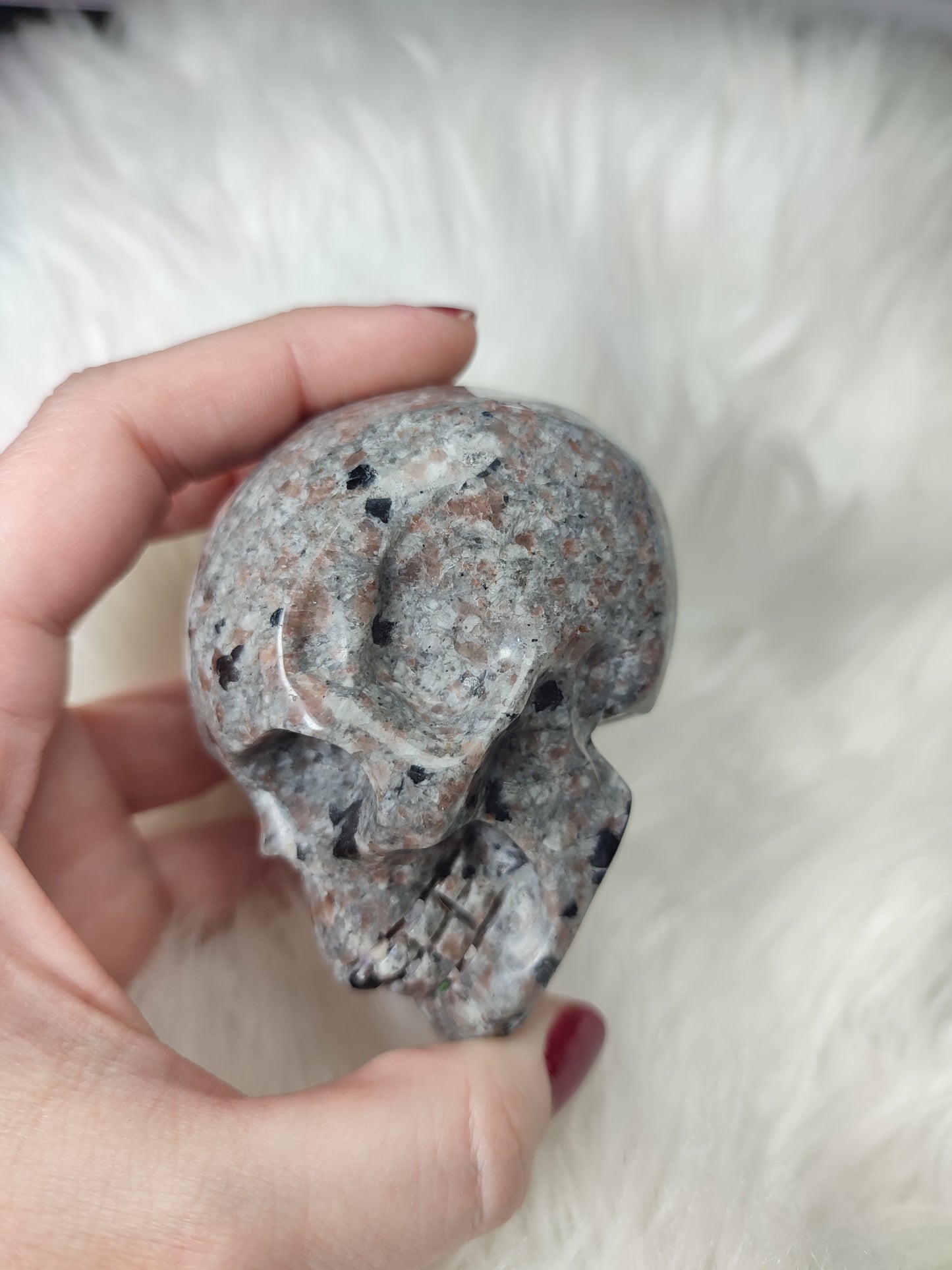 Calavera tallada en yooperlita 301 gramos