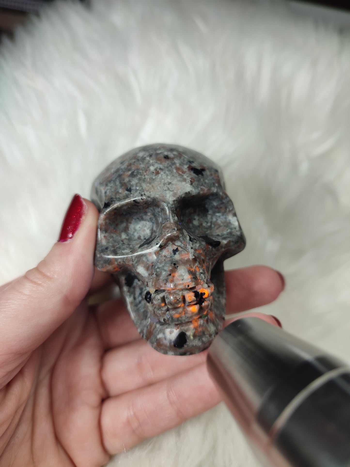 Calavera tallada en yooperlita 301 gramos