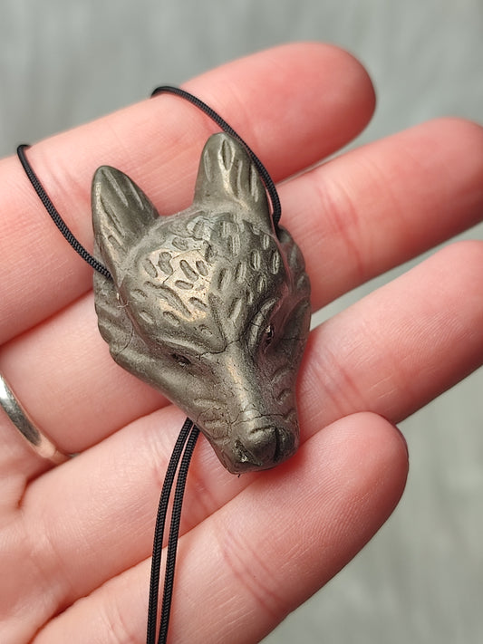 Colgante lobo - Kitsune en pirita