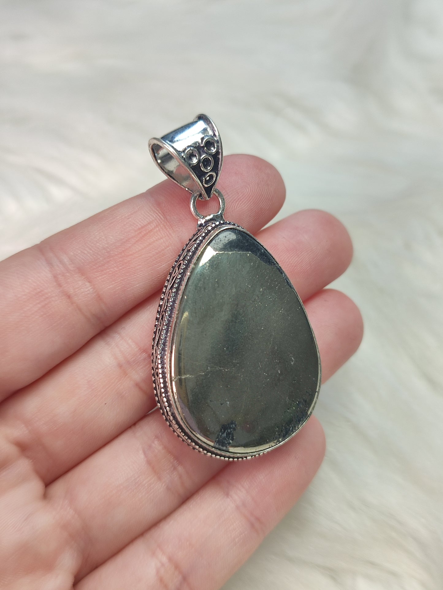 Colgante baño de plata con pirita apache