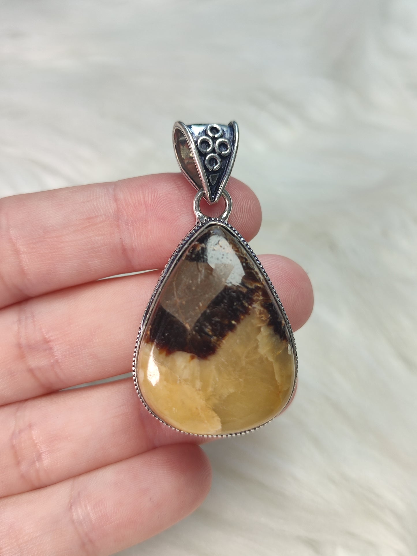 Colgante baño de plata con septaria
