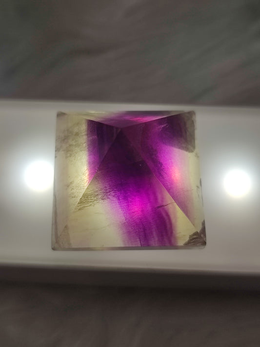 Pirámide de flúorita A