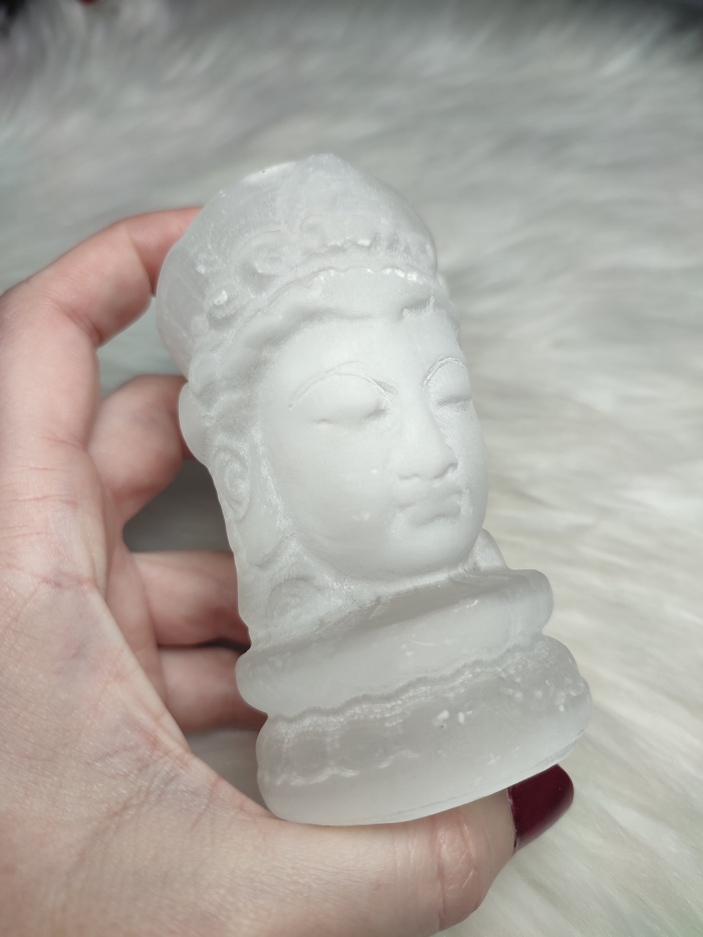 Kwan Yin tallada en selenita 410 gramos