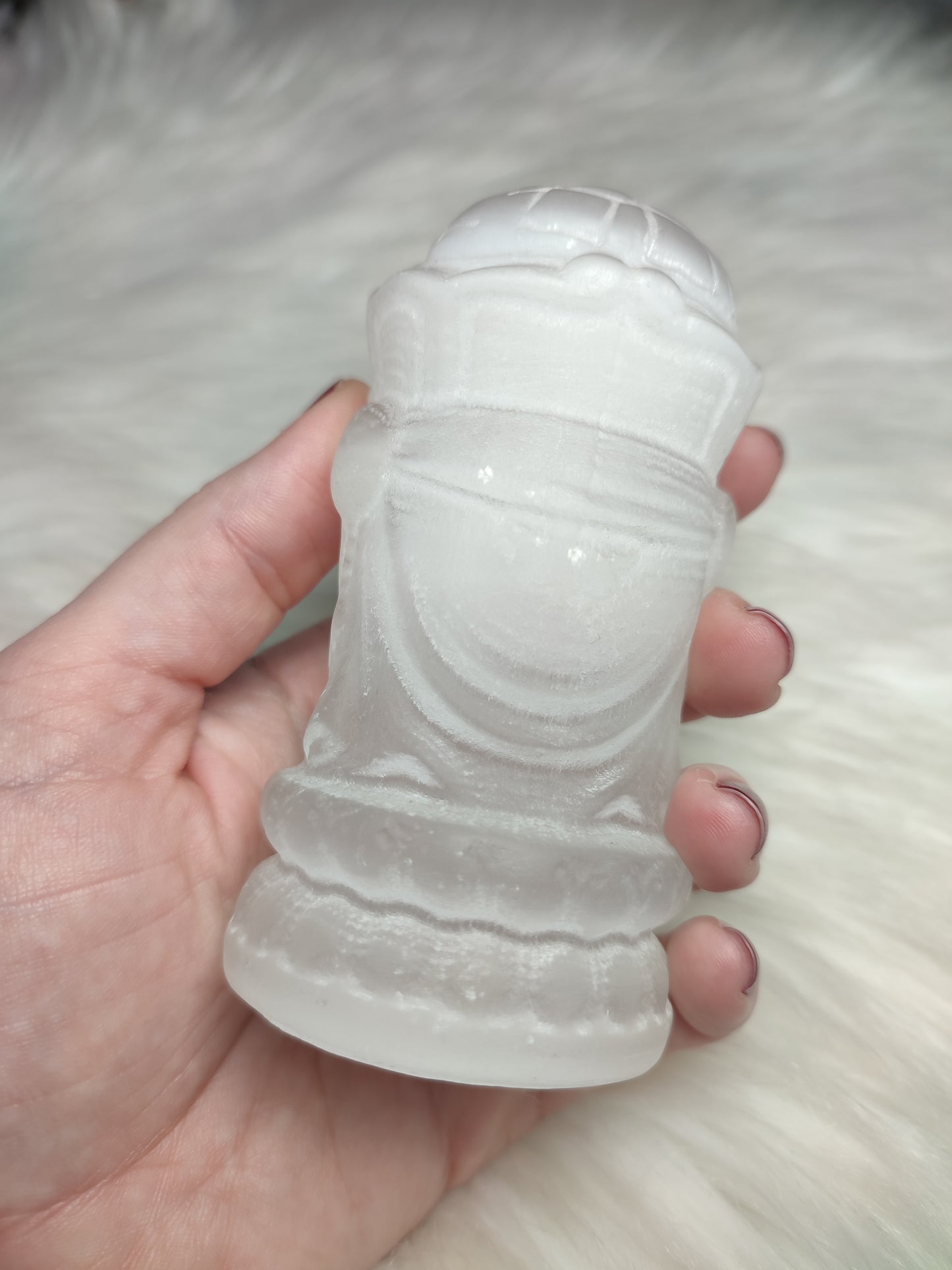 Kwan Yin tallada en selenita 410 gramos