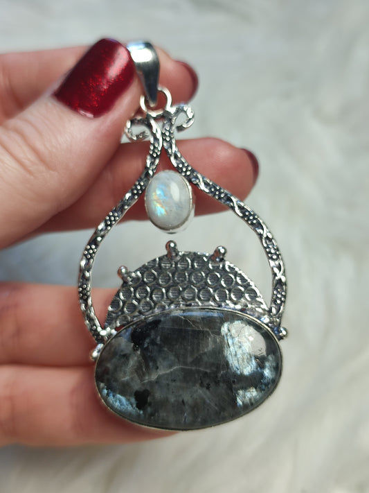 Colgante baño de plata con Larvikita y piedra luna