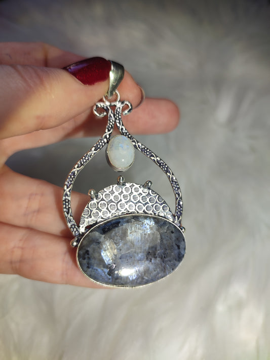Colgante baño de plata con Larvikita y piedra luna