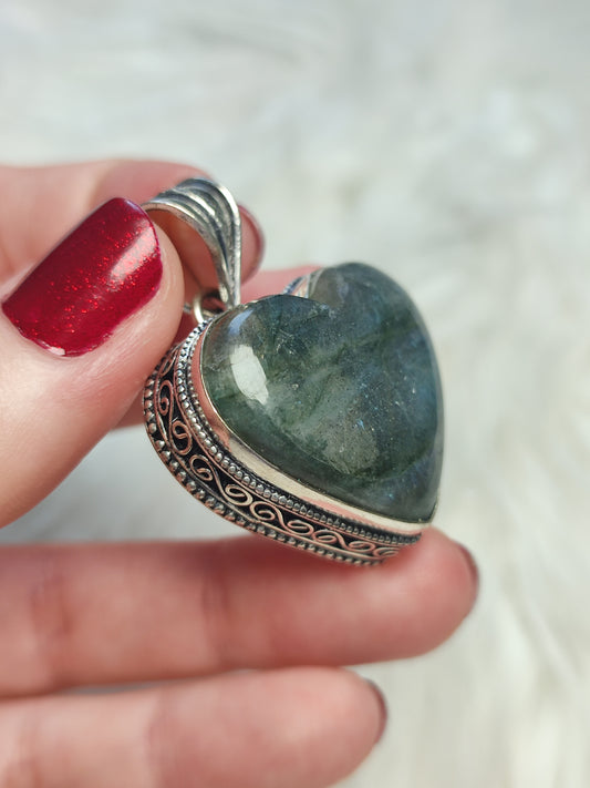 Colgante baño de plata con Labradorita modelo corazón 1