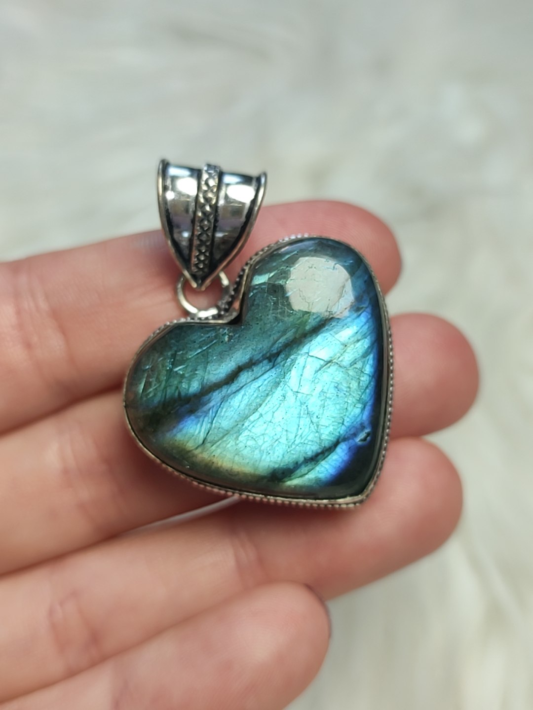 Colgante baño de plata con Labradorita modelo corazón 1