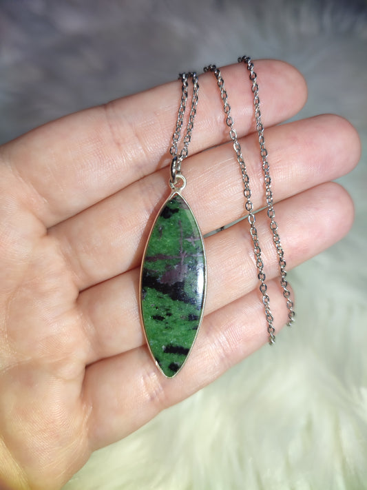 Colgante baño de plata y zoisita rubi 102