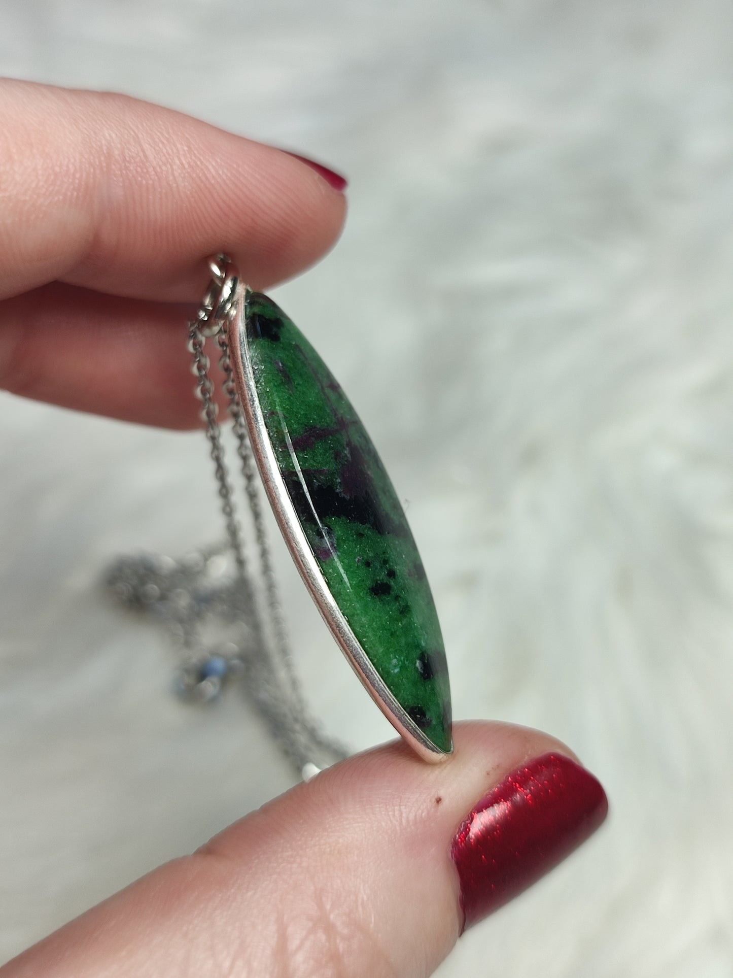 Colgante baño de plata y zoisita rubi 102