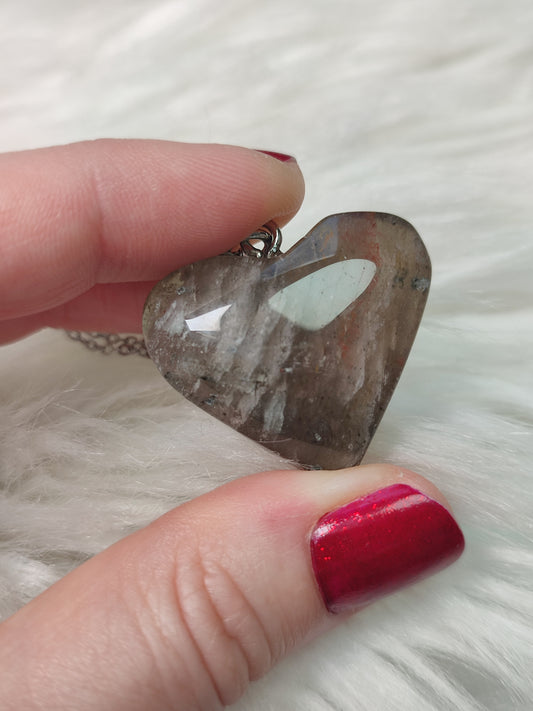 Colgante corazon en acero con cuarzo jardin chamanico n° 254