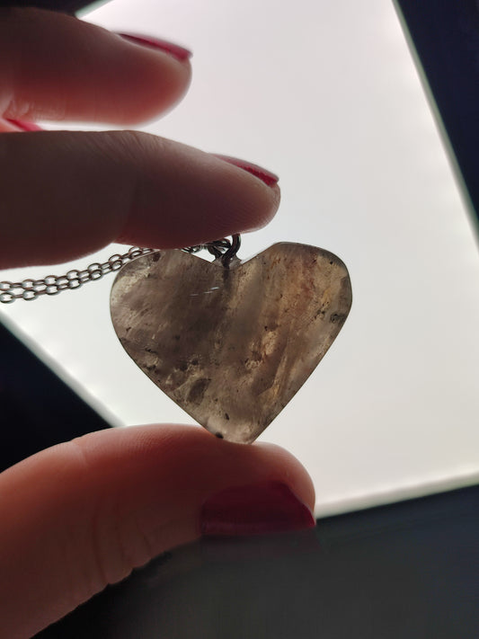 Colgante corazon en acero con cuarzo jardin chamanico n° 254