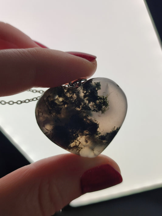 Colgante corazon en acero con ágata musgo n° 235