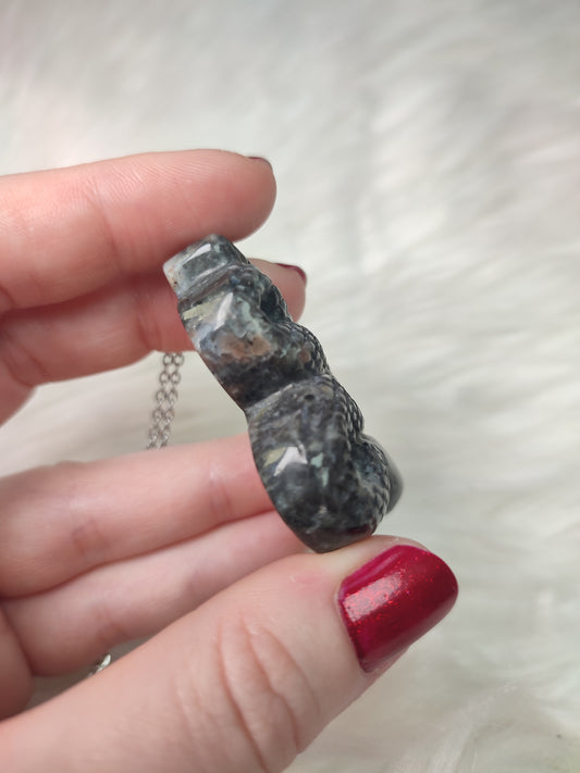 Colgante serpiente en acero con yooperlita n° 162