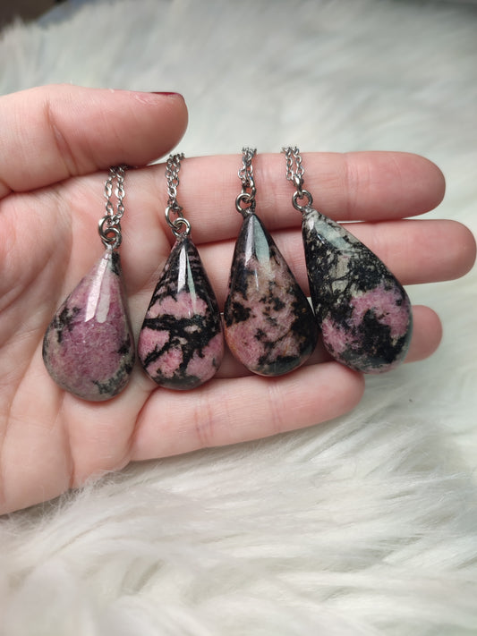 Collar en acero gota rodonita