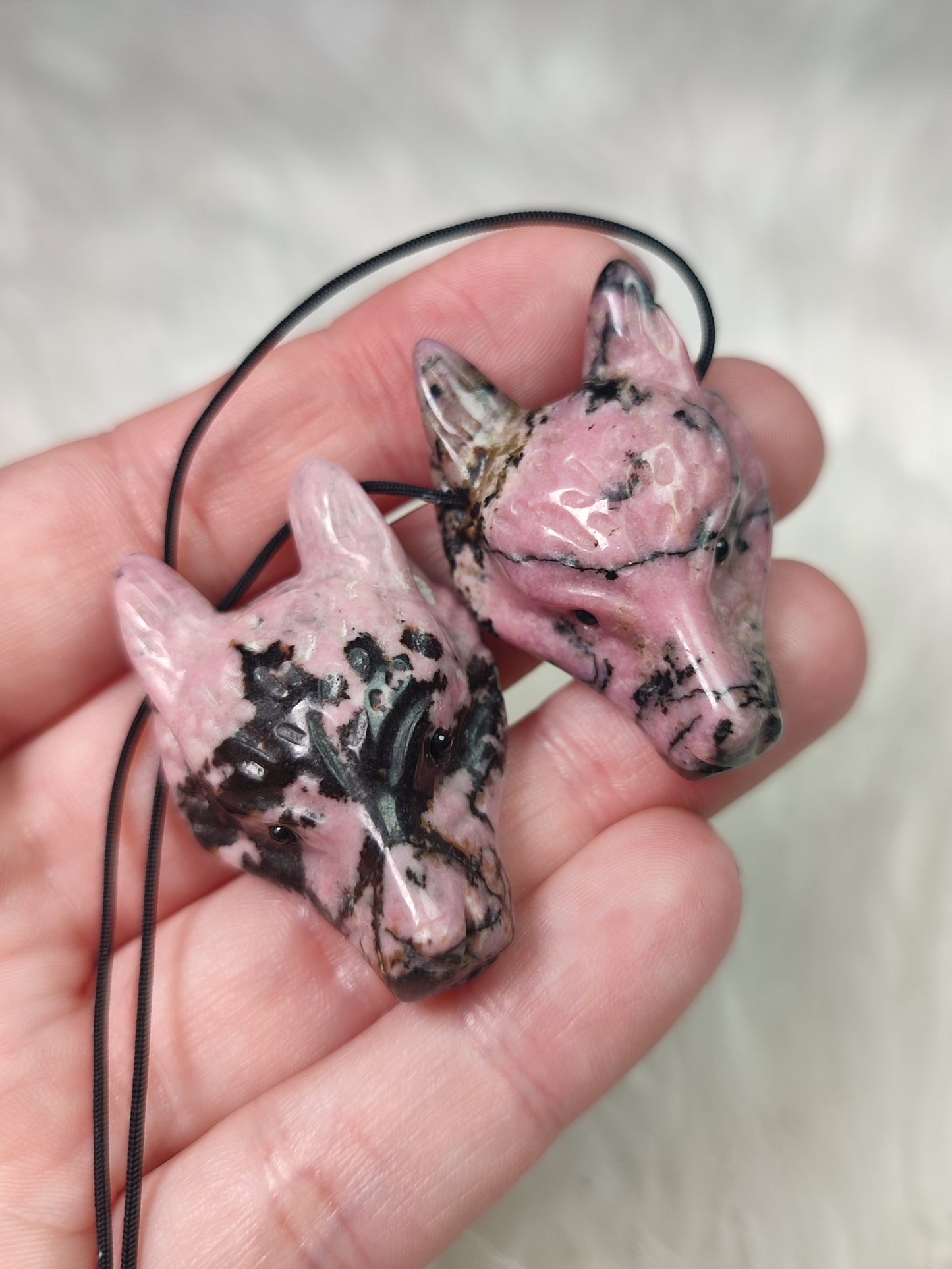 Colgante lobo - Kitsune en rodonita