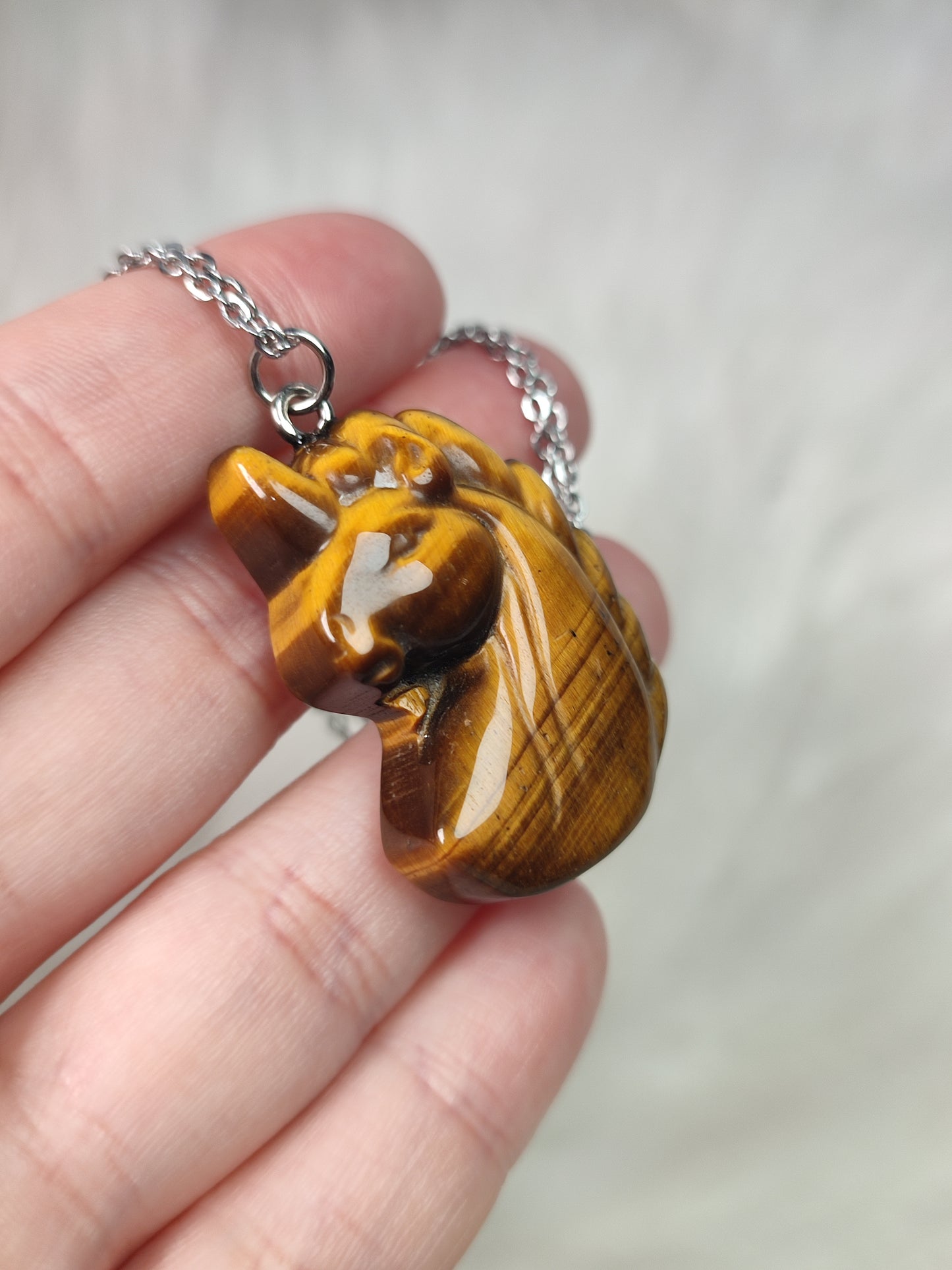 Colgante unicornio en acero con ojo de tigre n°218