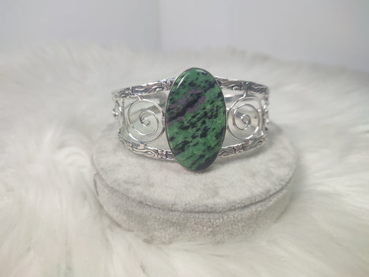 Brazalete baño de plata con Zoisita rubi